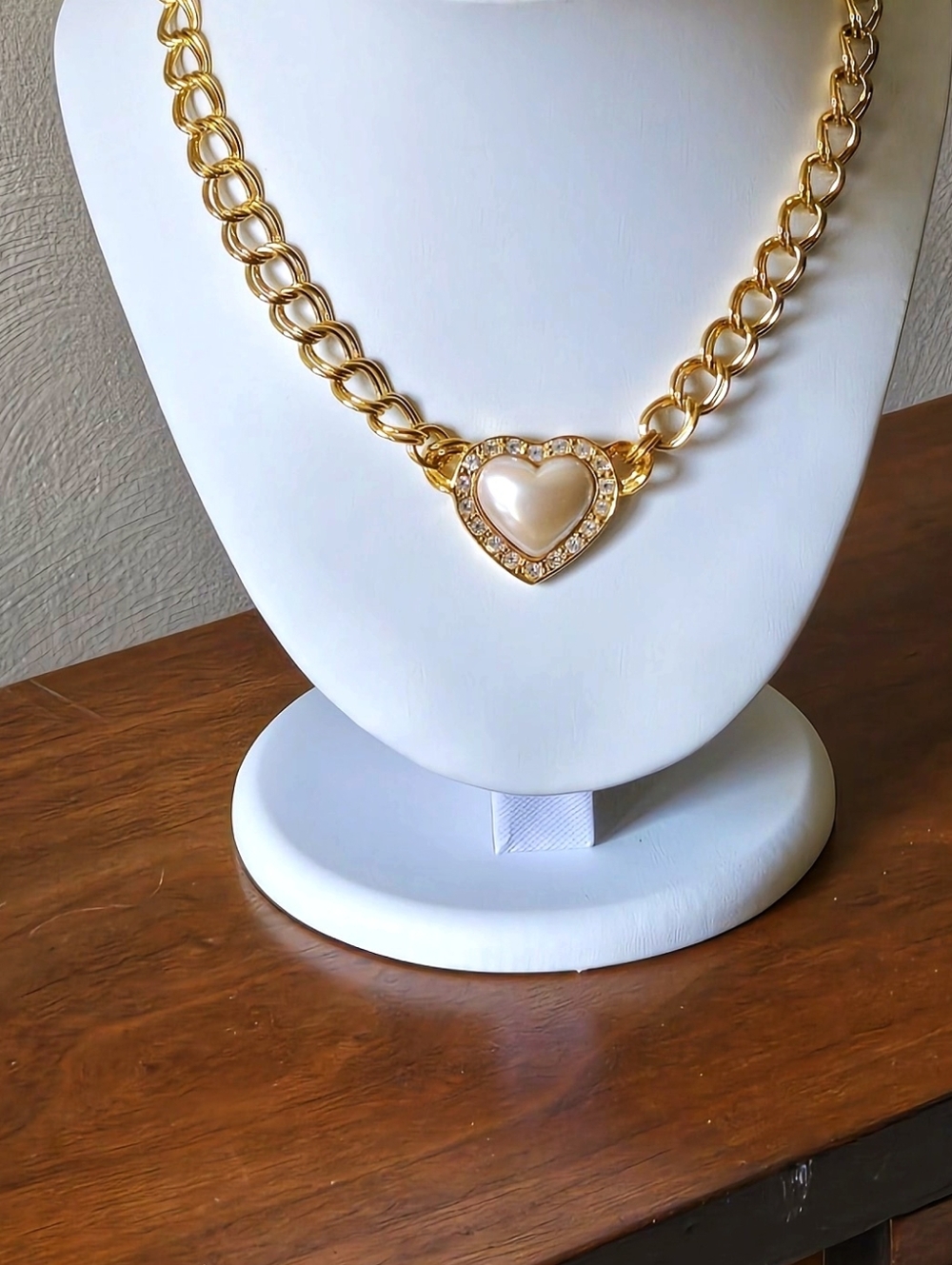 Avon Vintage Gold Tone Chain Fuax Pearl Rhinestone Heart Necklace